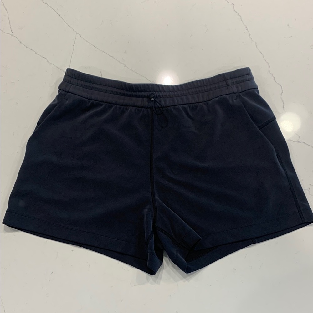 Softstreme High-Rise Short 4" - Black/Dark Gray.